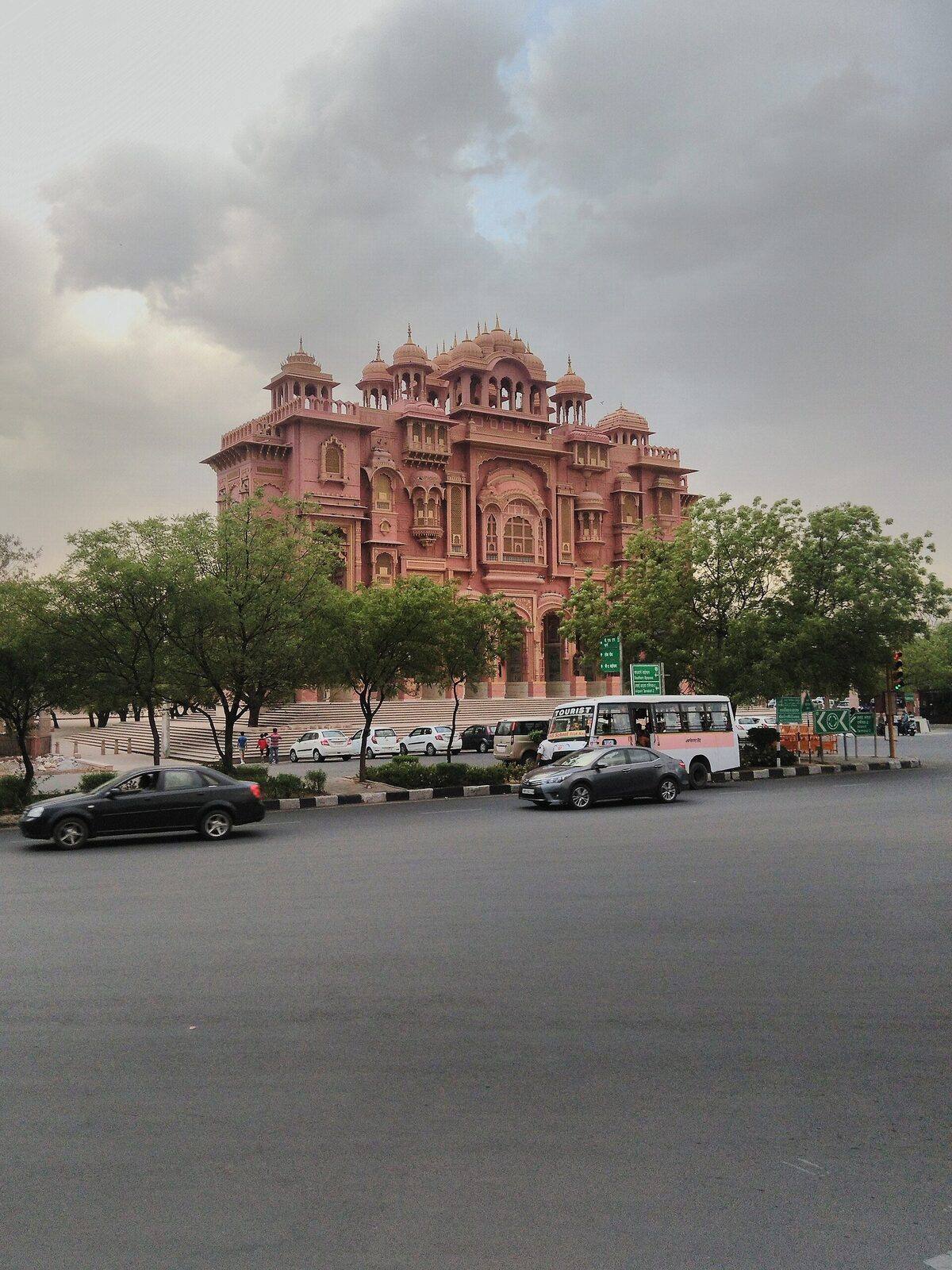 Jaipur Street Food Safari: A Culinary Journey Through the Old City